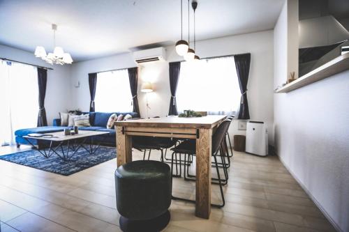 a kitchen and living room with a table and chairs at 青の洞窟and恩納村YAMADA in Yamada