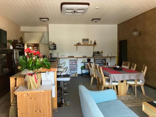 Restoranas ar kita vieta pavalgyti apgyvendinimo įstaigoje 癒しのwonderland 泉