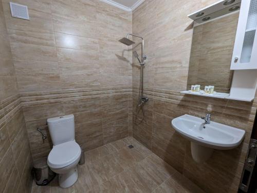 Bilik mandi di Апартамент Габи