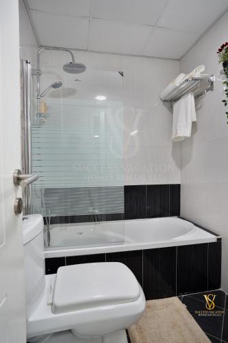Koupelna v ubytování Dubai marina , Success Luxury apartments, near JBR beach and metro station-daily free housekeeping included