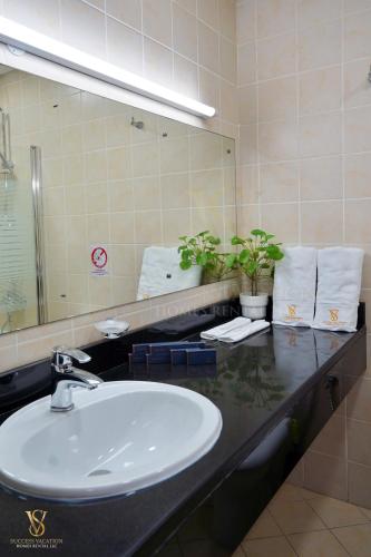 Koupelna v ubytování Dubai marina , Success Luxury apartments, near JBR beach and metro station-daily free housekeeping included