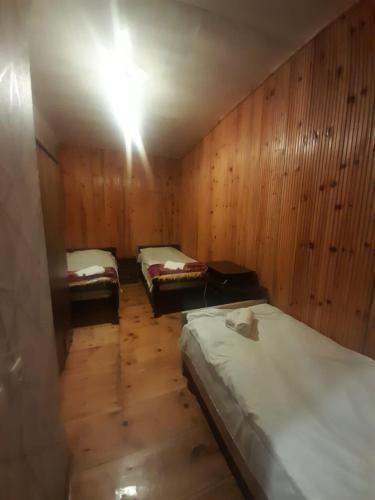 Postel nebo postele na pokoji v ubytování Guest House Gvidani
