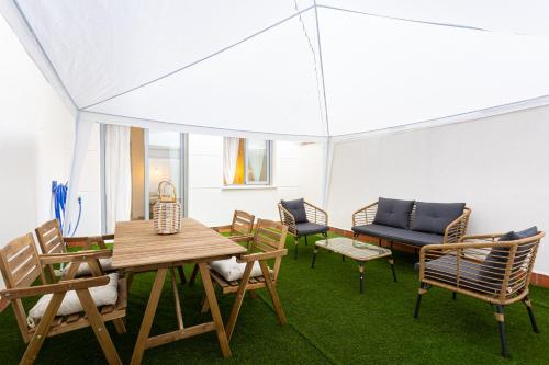Holidays2Malaga Olletas 2 bedrooms & 2 bathrooms with patio