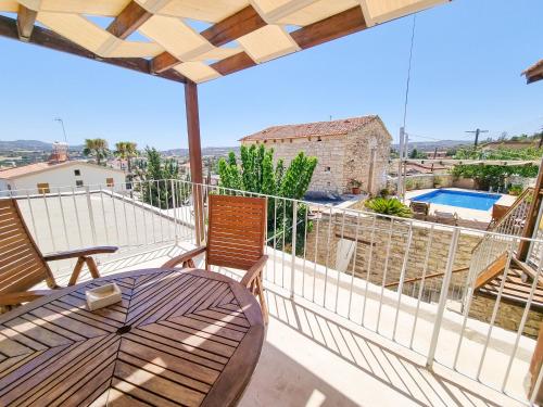 Village Charm with Pool Apartment at Skarinou