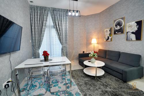 TV a/nebo společenská místnost v ubytování Dubai marina , Success Luxury apartments, near JBR beach and metro station-daily free housekeeping included