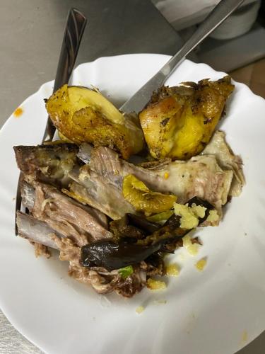ゲストハウスの敷地内または近くでの食事または食べ物