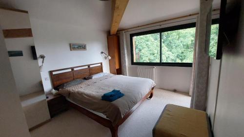 a bedroom with a bed and a large window at Maison Cozy de Gap in Gap