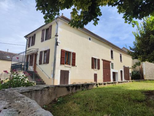 Gîte Osteis de 4 à 15 personnes au bord de l'Yonne