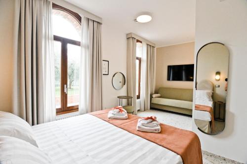 a hotel room with a large bed and a mirror at Maison Boutique Al Redentore in Venice