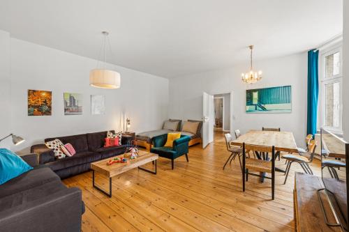 a living room with a couch and a table at GreatStay - Wilhelmshavenerstr. 62 in Berlin