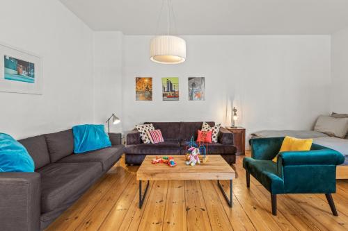 a living room with a couch and a coffee table at GreatStay - Wilhelmshavenerstr. 62 in Berlin