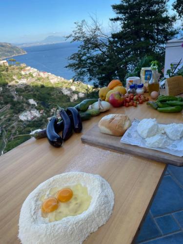 een tafel met eieren en groenten op een tafel bij Villa Nina Amalfi in Amalfi
