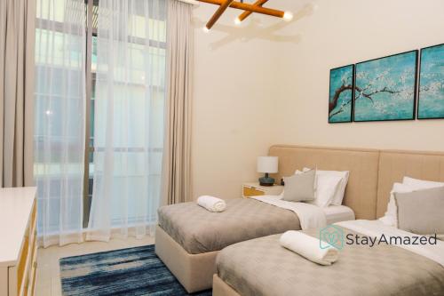 Postel nebo postele na pokoji v ubytování Amazing 2 BR in The Polo Residence Meydan