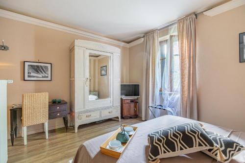 a bedroom with a bed and a dresser and a mirror at La Cava di Terzo in Antona