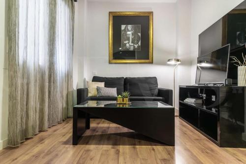 Black & Gold Suite Picasso-Inspired REMS