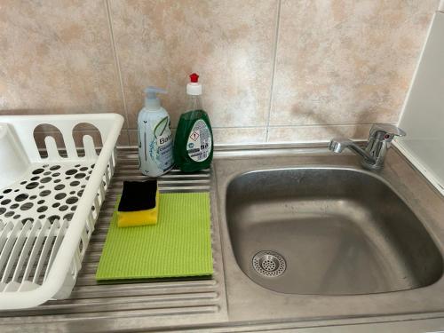 a kitchen sink with a green mat next to it at Apartment in Frankfurt