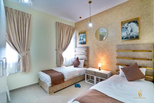 Postel nebo postele na pokoji v ubytování Dubai marina , Success Luxury apartments, near JBR beach and metro station-daily free housekeeping included