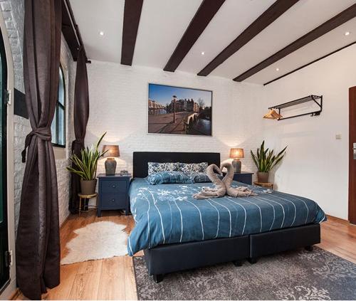 Giường trong phòng chung tại Crown Guesthouse Amsterdam