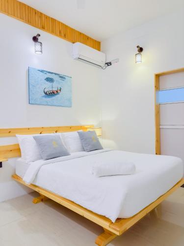 Postel nebo postele na pokoji v ubytování Dhoani Maldives Guesthouse