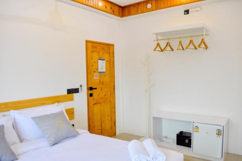 Postel nebo postele na pokoji v ubytování Dhoani Maldives Guesthouse