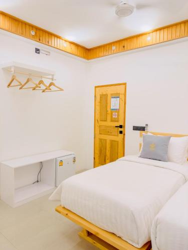 Postel nebo postele na pokoji v ubytování Dhoani Maldives Guesthouse
