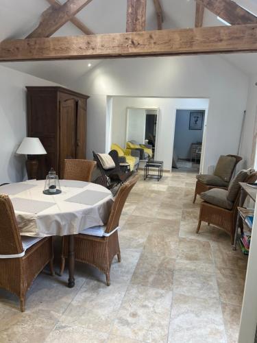 Un lugar para sentarse en Gîte de l’abbaye