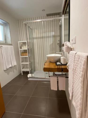 a bathroom with a sink and a shower at Casa da Gândara 