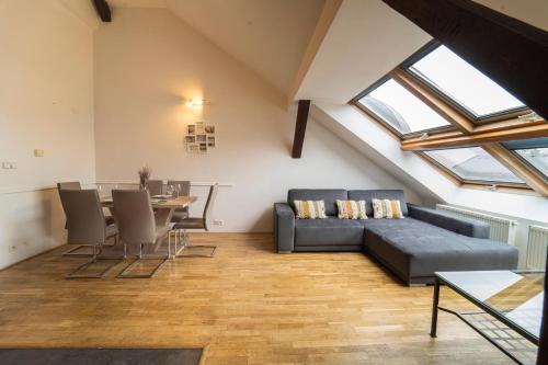 Posezení v ubytování FREE PARKING- Cozy apartment in historical building center Prague