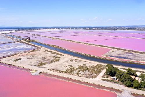 an aerial view of a large pink lake at Cabane SIRIUS Aigues-Mortes in Aigues-Mortes