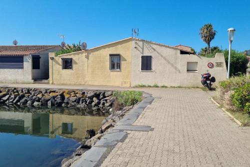 Au village naturiste, Villa vue Marina