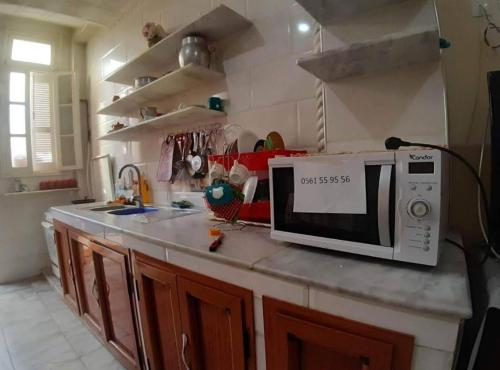 a microwave on a counter in a kitchen at dreamHome in Sétif