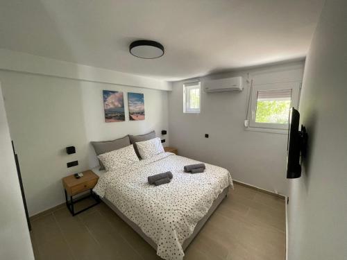 Кровать или кровати в номере WSD New! Amazing Lux 2BD Apt Glyfada Near Sea