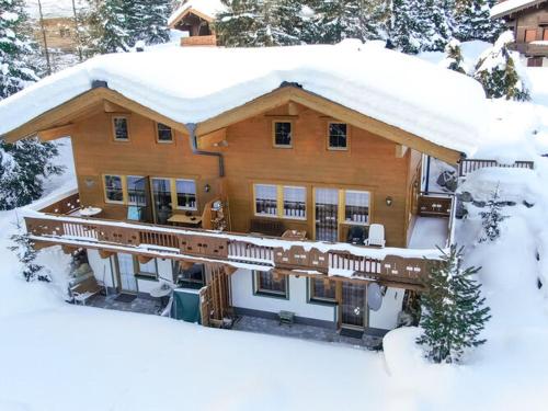 Chalet Hochkrimml with sauna on the ski slope semasa musim sejuk