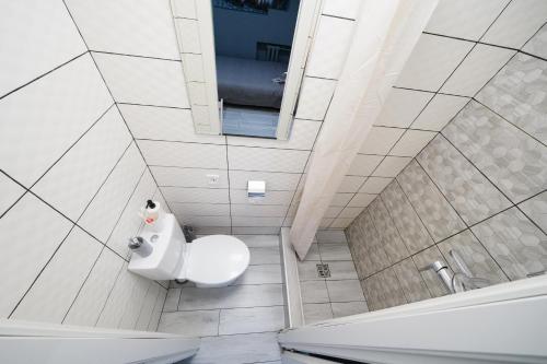 Ένα μπάνιο στο MYFREEDOM Апартаменти на Подолі