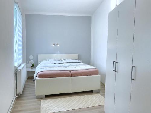 Katil atau katil-katil dalam bilik di Apartmán U Náměstí
