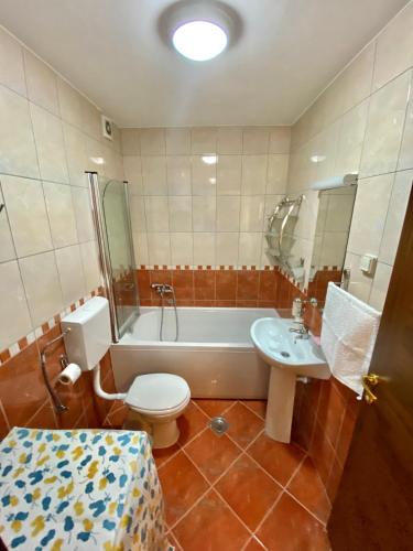 Vonios kambarys apgyvendinimo įstaigoje Danilo's apartment