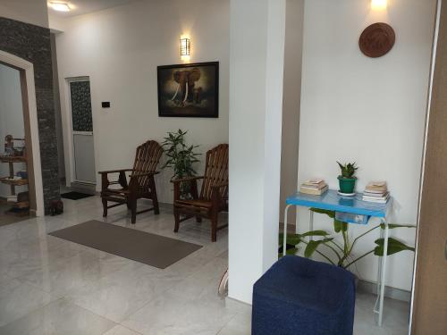 a living room with a blue table and chairs at Galle Wonvil Apartment in Galle