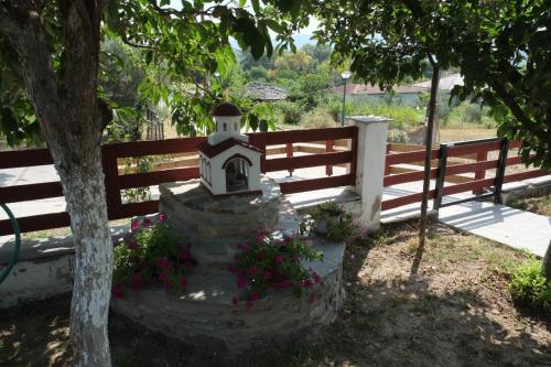 Jardín al aire libre en Mavridis House