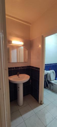 a bathroom with a sink and a toilet at Appartement de vacances in El Jadida