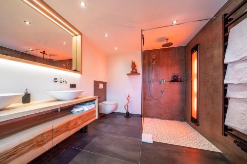 a bathroom with two sinks and a shower at Der Weberhof/Pension Willibald in Bad Tölz