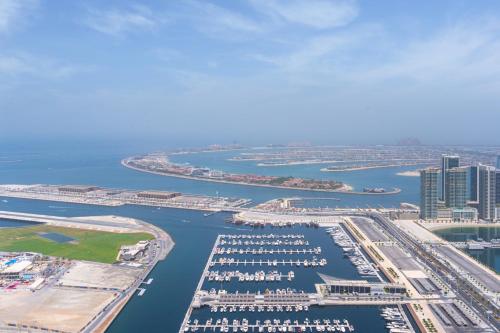Luxury 2BR Marina & Palm View High floor