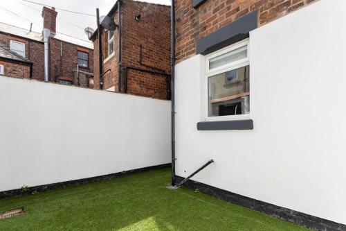 Modern & Stylish Home at the corner of famous Penny Lane in Liverpool photo 63