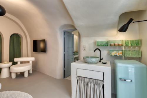 Hermes Cave House by Oias Local Cave Houses