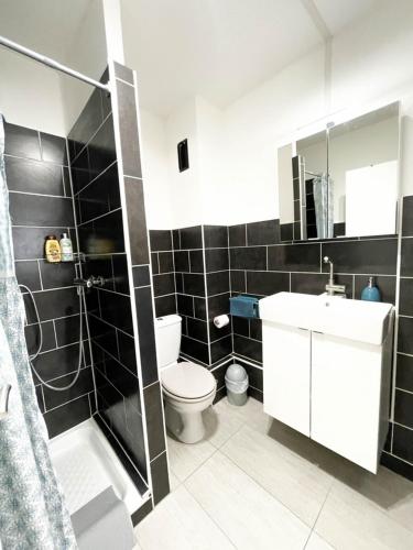 Le Studio Bleu*10' centre*Parking*Balcon