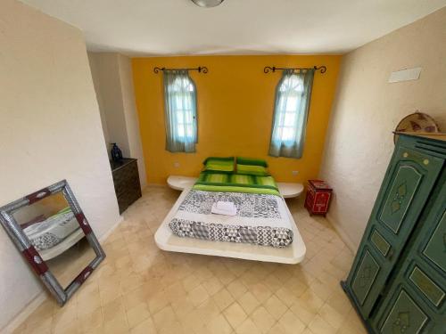 Una cama o camas en una habitación de Dar Ez-zine