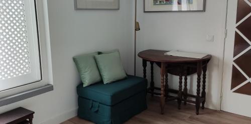a room with a table and a chair and a desk at Cozy Room close to Cascais Downtown in Cascais