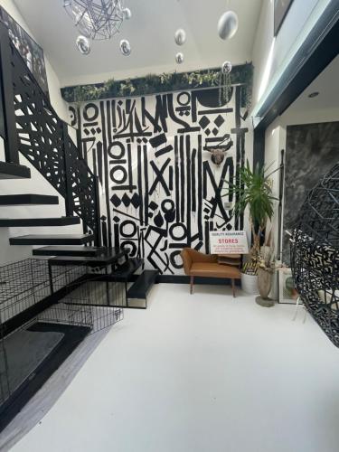 Gambar di galeri bagi Unique and Artsy Holiday Shared Home di Purley