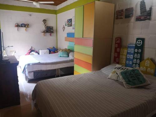 Krevet ili kreveti u jedinici u okviru objekta Hermosa y cómoda casa en conjunto con piscina en Girardot