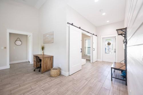 Φωτογραφία από το άλμπουμ του Mini Golf Course*Heated Saltwater Pool*Lakeview! σε Jensen Beach