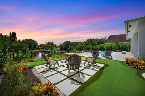 Κήπος έξω από το Mini Golf Course*Heated Saltwater Pool*Lakeview!